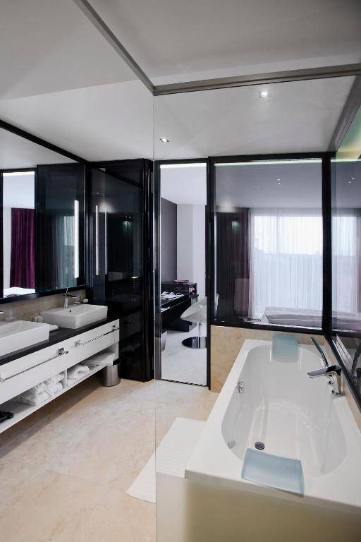 11 Mirrors Design Hotel