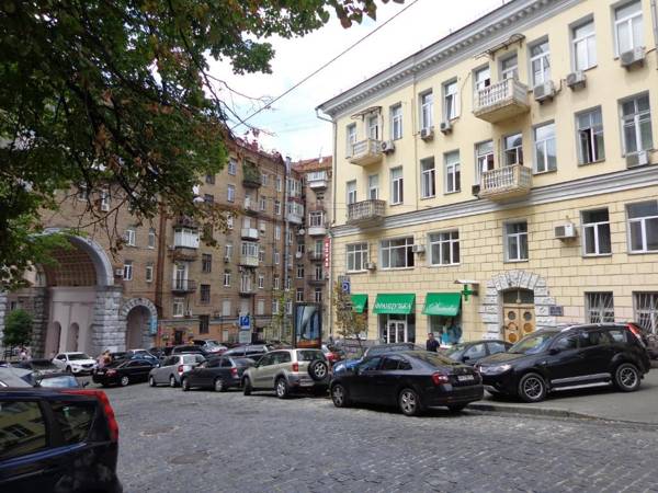 Apartments Basseyna Street the CENTER of CITY -Three SEPARATE BEDROOM