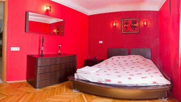 Kyiv apartment on Starokyivskaya lane 5