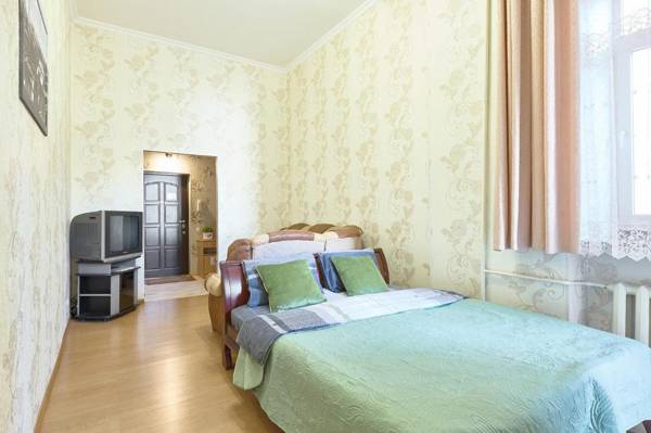 S12-58 MODERN APARTHOTEL WITH TWO 2BEDROOMS IN CENTRAL KIEV - BESSARABSKA SQUERE - GULLIVER MALL - OLYMPIC STADIUM - PALACE OF SPORTS - Saksahanskoho St 12Б