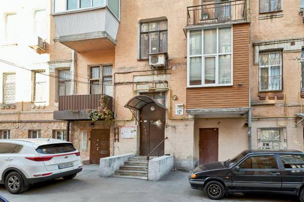 S12-58 MODERN APARTHOTEL WITH TWO 2BEDROOMS IN CENTRAL KIEV - BESSARABSKA SQUERE - GULLIVER MALL - OLYMPIC STADIUM - PALACE OF SPORTS - Saksahanskoho St 12Б