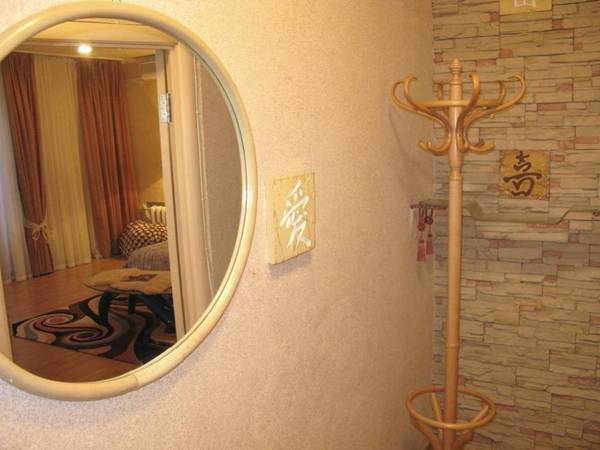 Apartment Triokhsviatytelskaya Street 3