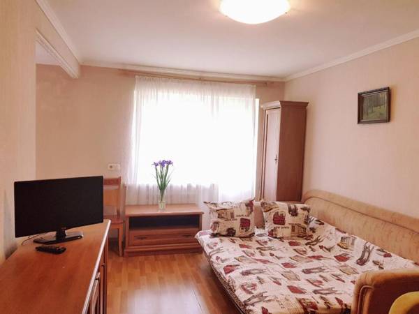 Квартира -студія вул. Героїв Севастополя 46/17 поруч НАУ клініка Шалімова швидкістний трамвай Ж/Д вокзал аеропорт Жуляни