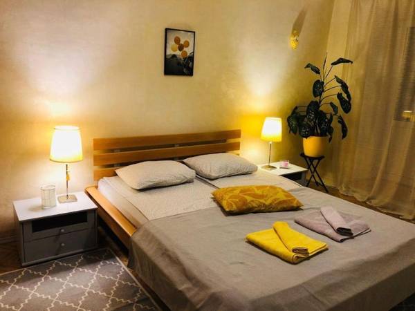 Sunflower Apartment near Kiev airport & railway station & center city