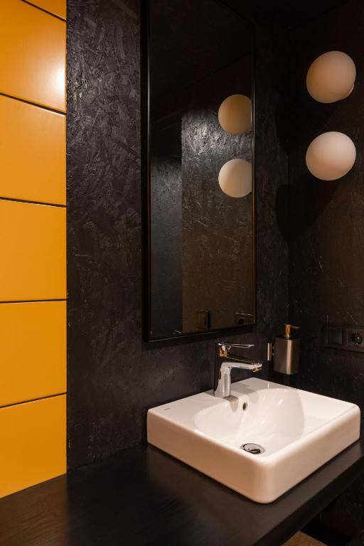 Globe Runner Hotel & Hostel