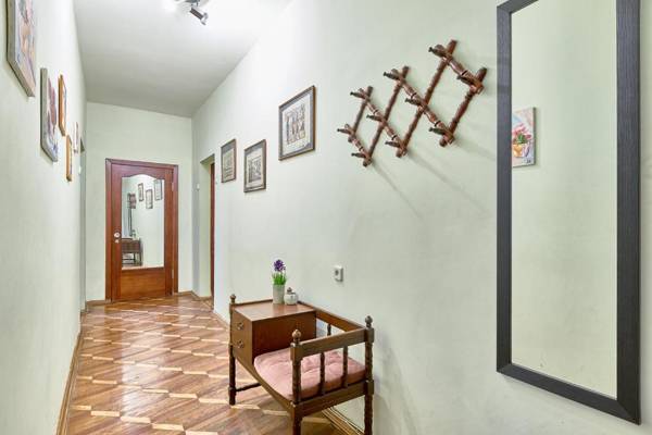 V54-39 MODERN GRAND LOFT IN CENTER CITY MAIN Street FOR LARGE GROUP 110 m2 - 3 THREE SEPARATE BEDROOMS OLYMPIC STADIUM Velyka Vasylkivska St 54