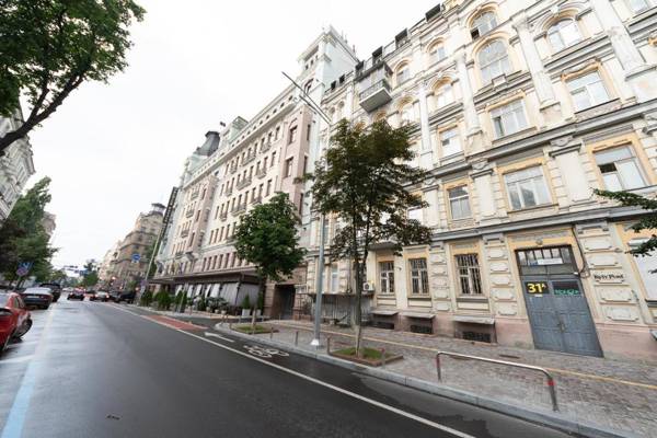 Luxury beatiful apartment on Pyshkinska street