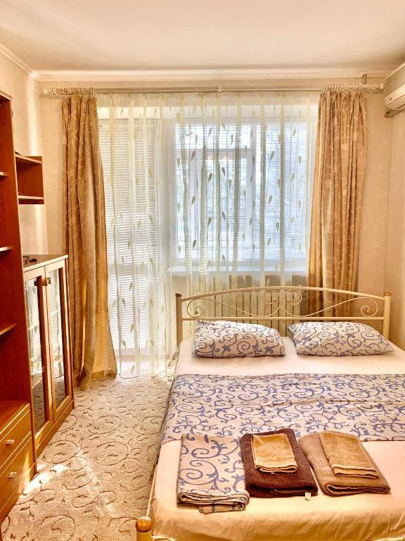 Apartment in downtown Апартаменти в центрі на набережній Дніпра