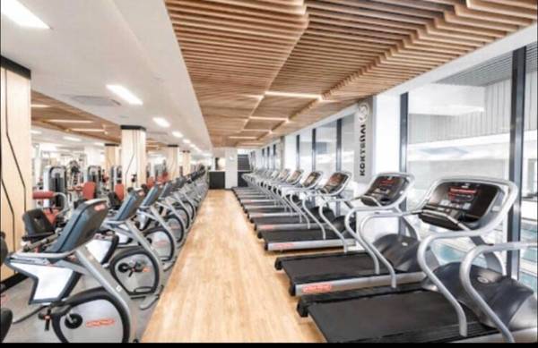 Luxury for Business & Pleasure Royal