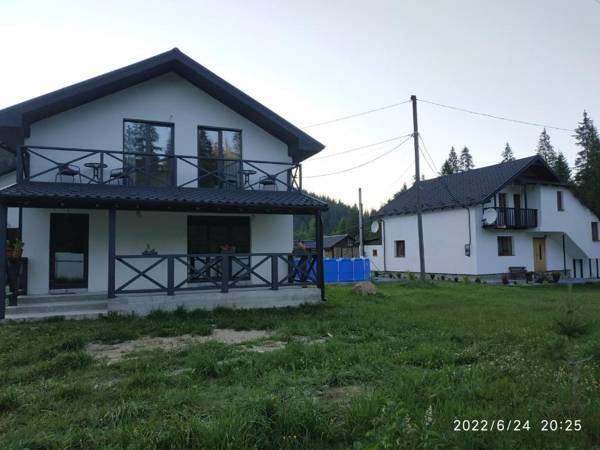 U Anastasii i Sofii bilya richki