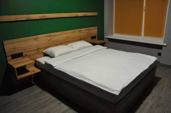Full House Hotel & Capsule Hostel