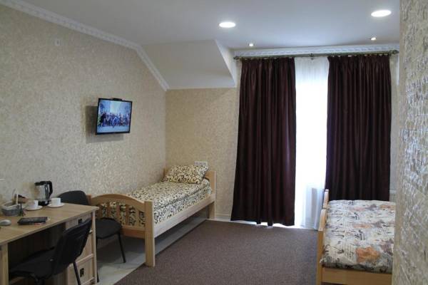 Готель River House