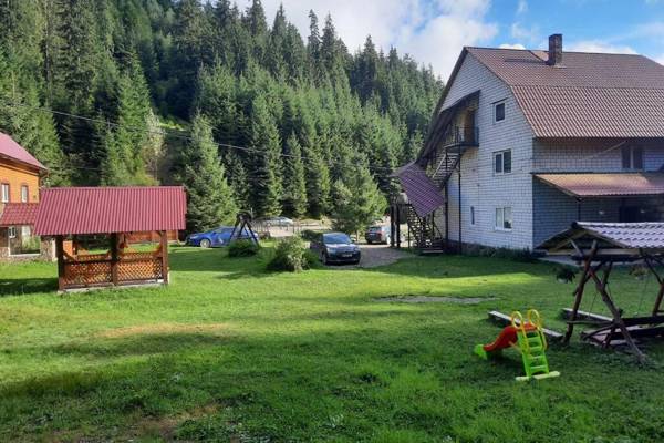 Окремі апартаменти на 8 чоловік Садиба У Ані