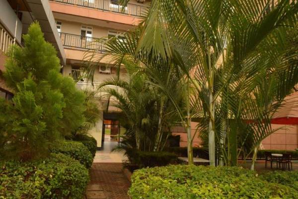 Super Paradise Hotel