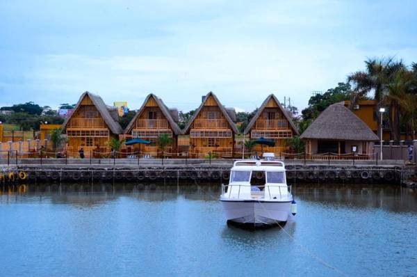 Pelican Lodge & Marina