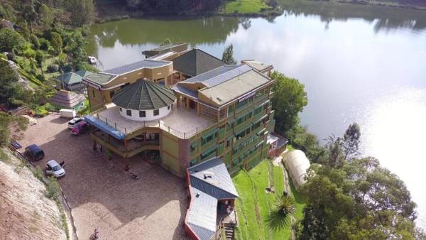 Bunyonyi Safaris Resort