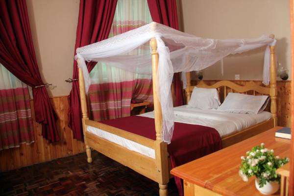 Bunyonyi Safaris Resort