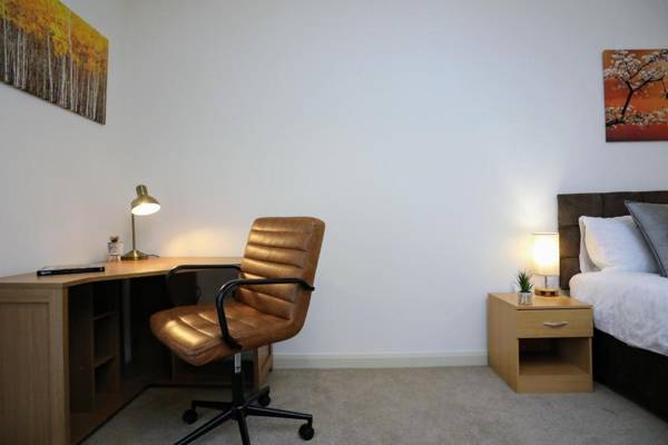 Workspace - FW Haute Apartments at Queensbury Ground Floor 2 Bedrooms and 2 Bathrooms with King or Twin beds with Front Porch and FREE WIFI and FREE PARKING