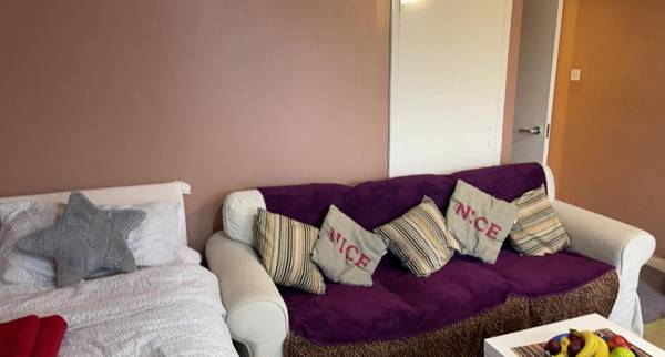 Home Away From Home 1-4 Bed Whole Property