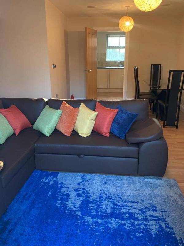 Entire  fully serviced two bed flat by the beach