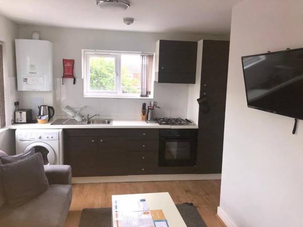 Large 1st Floor Open Plan Apartment