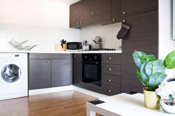 Town Centre Apartment with FREE Parking