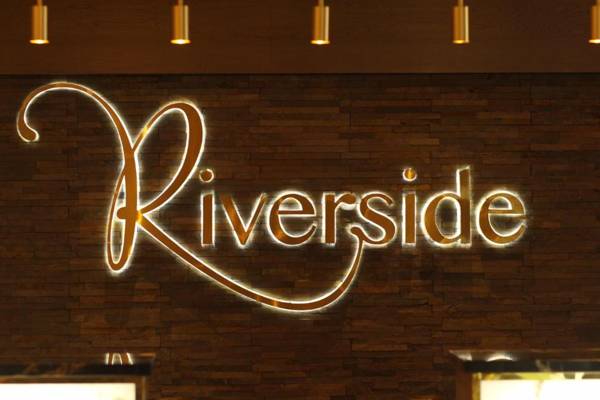 Riverside Lodge Hotel