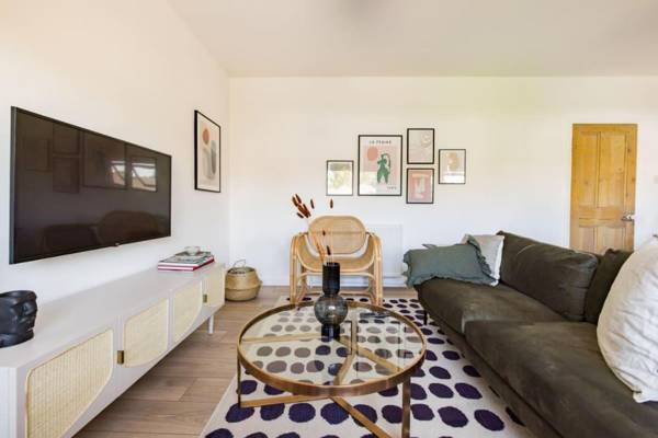 The Finchley Bolthole - Delightful 2BDR Flat