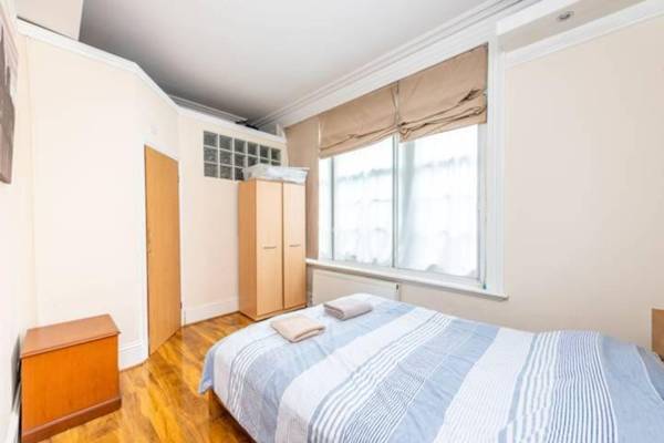London Kensington & Chelsea 2 Bed Zone 1 Aprt