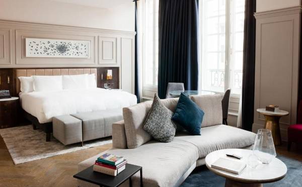 The Trafalgar St. James London Curio collection by Hilton