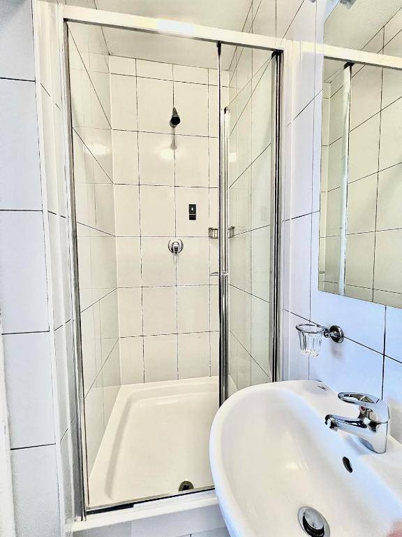 Melbourne House Hotel