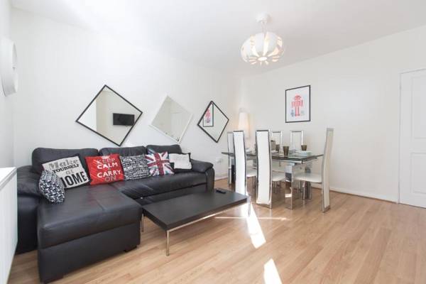 6 Minutes to the Tower of London Trendy Shoreditch Central London Sleeps 8
