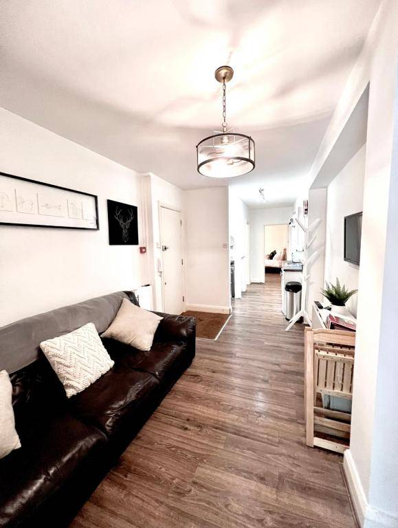 Central London 2 Bed Old Street Station Sleeps 4 to 5 Close to all attractions
