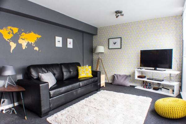 Modern Central Family-Home for 6