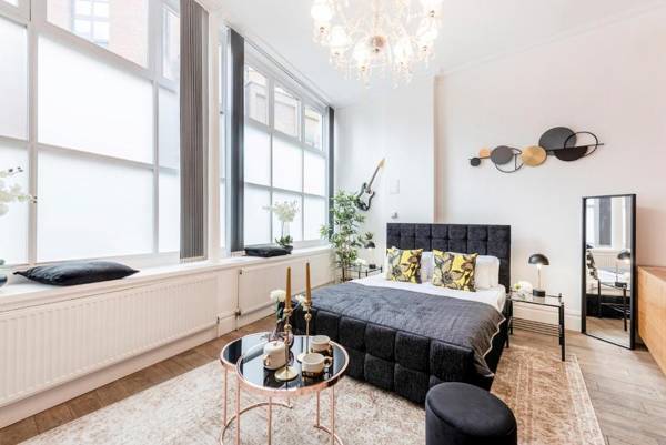 Massive Oxford St Designer House for Groups or Families