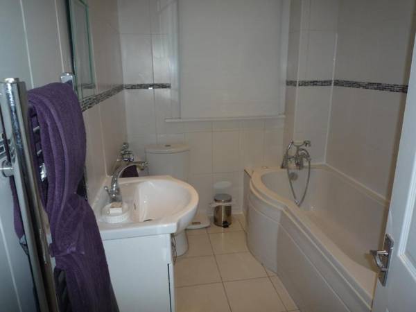 Three Bedroom Flat Camborne Avenue W13