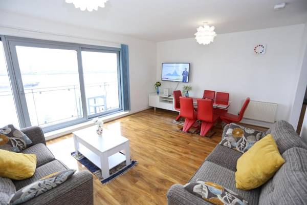 Lovely 2 bed 2 toilet Hill House river view apartment