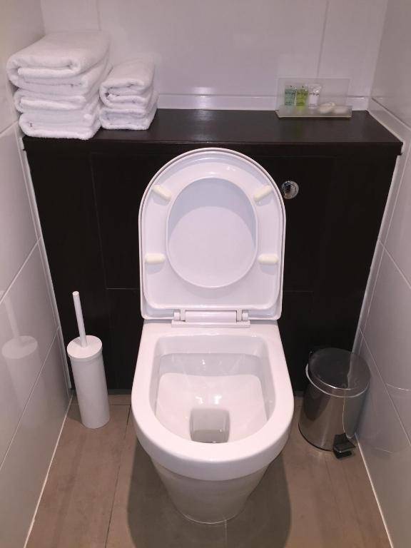 Lyall Apartment Hotel