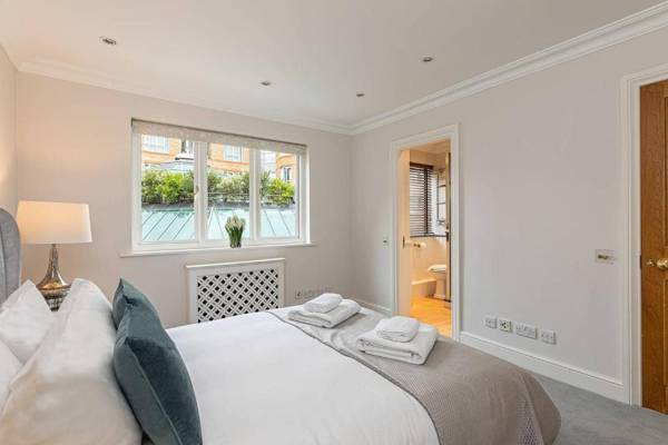 Stunning 6-bed house near Harrods in Knightsbridge