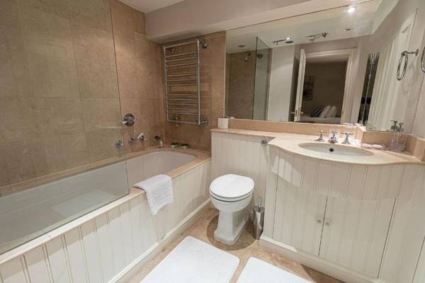 Stunning 6-bed house near Harrods in Knightsbridge