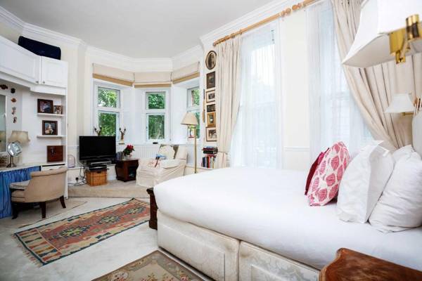 Veeve - Ships of Sloane Square