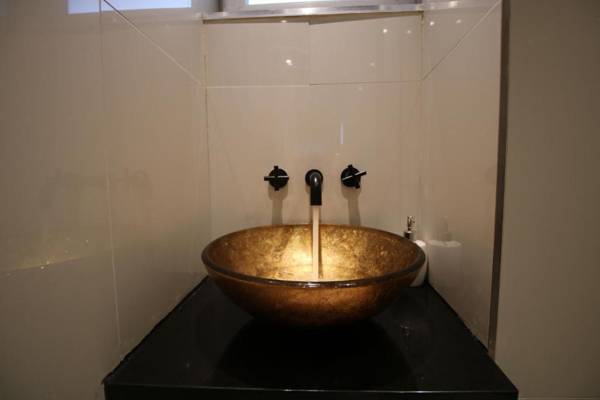  CLOSE TO CANARY WHARF - COLOURFUL UNIQUE APT