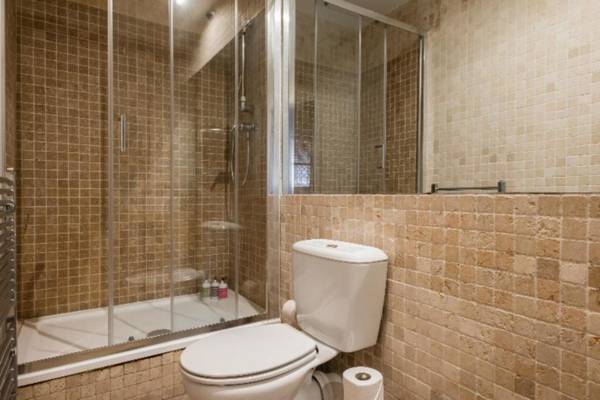 The Bayswater Gardens - Bright & Central 3BDR Home in Bayswater