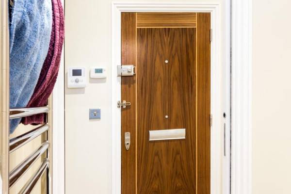 The Oxford Street Retreat - Modern 3BDR in 2 Apartments