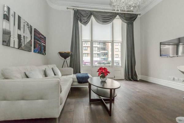 Modern 1BR Period Property in Kensington