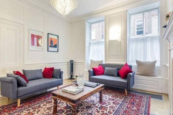 Spacious Soho Home On Quaint Cobbled Street