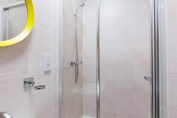 272&294 Franciscan Road Rooms&Studios by EveryWhere to Sleep London