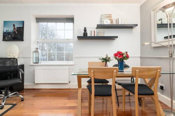 Workspace - GuestReady - Homely and Serene 1Bed Apartment in Islington
