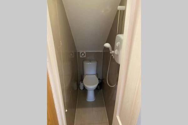F201-Affordable Studio Near Hyde Park
