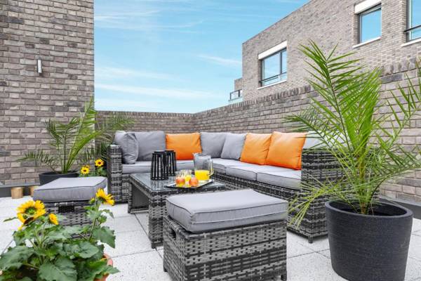 LuxNomads Lavish Choice! Large Penthouse with Terrace and SkyLine view